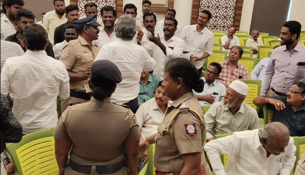 மருத்துவ கழிவு சுத்திகரிப்பு ஆலை அமைக்க கருத்துக் கேட்பு கூட்டம் ! அதிகாரிகளை ஓடவிட்ட கிராம மக்கள் !