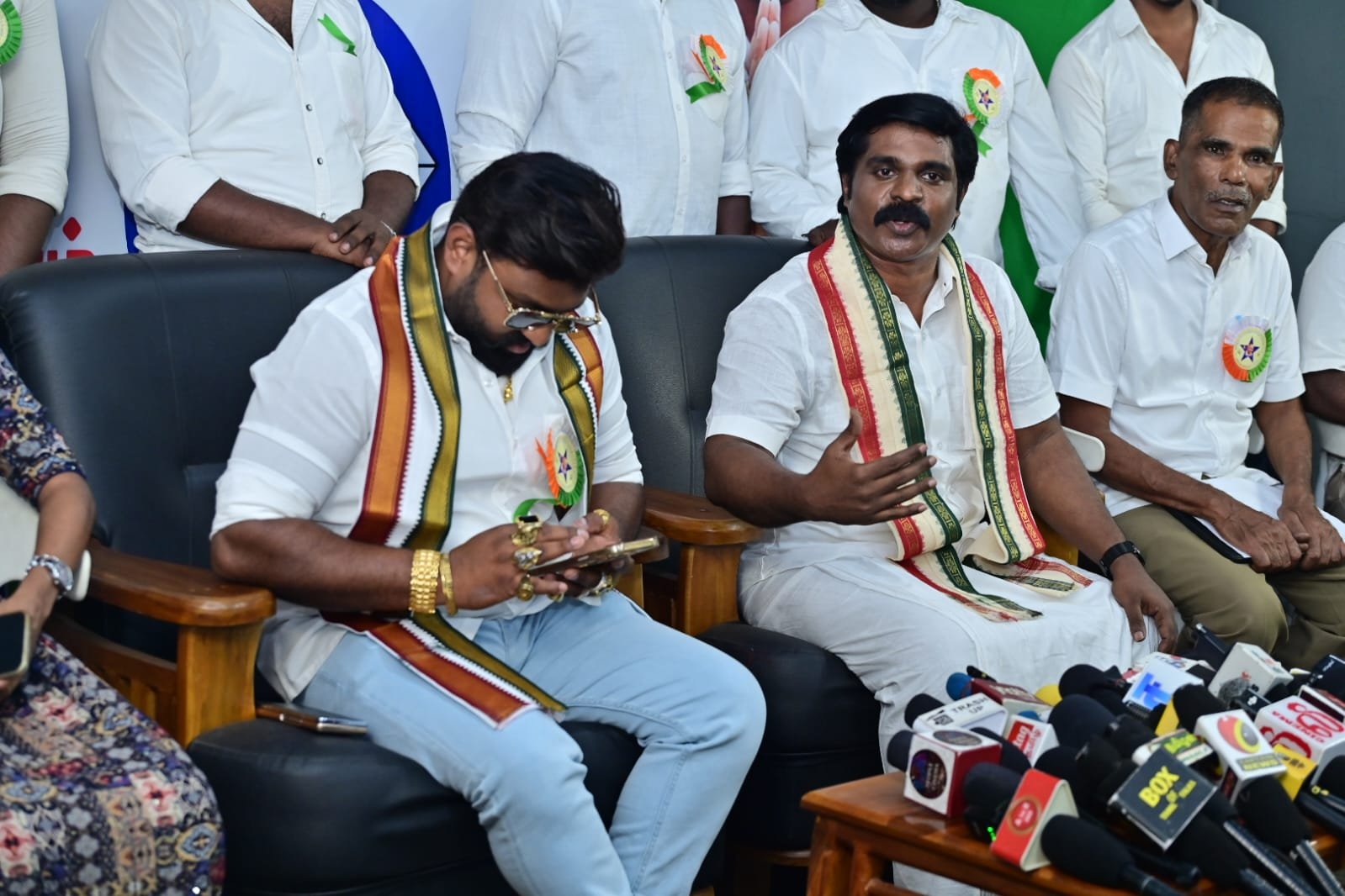 விஜய்க்கு எதிராக வைரம் சின்னத்திற்கு வாக்கு சேகரிக்கும் நடிகர் தக்ஷன் விஜய் !