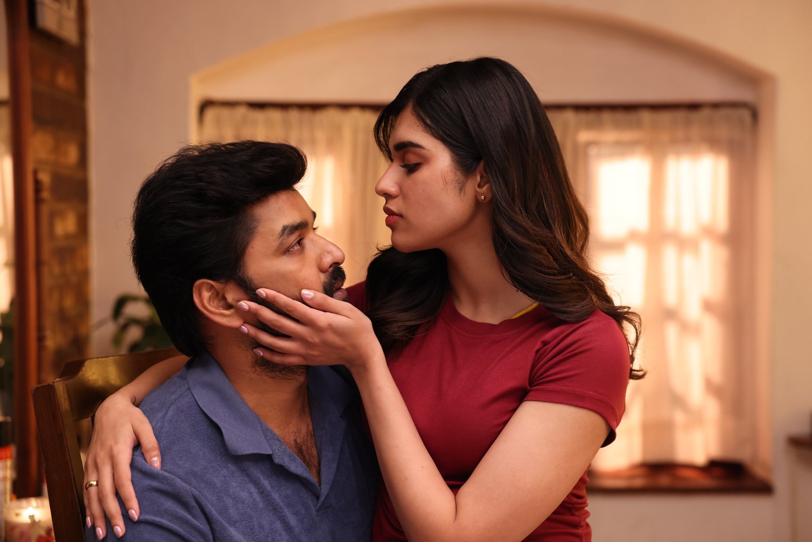 “சட்டென்று மாறுது வானிலை” படத்தின் விமர்சனம்