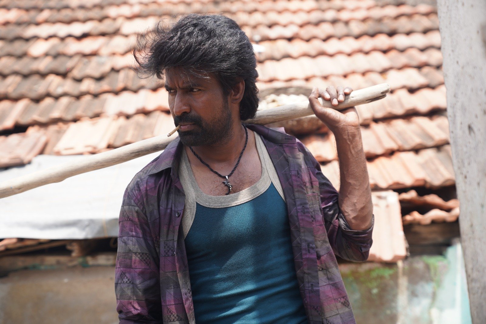 “மண்டாடி” மூலம் மாஸ் ஹீரோவான சூரி ! மண்டாடி விமர்சனம்